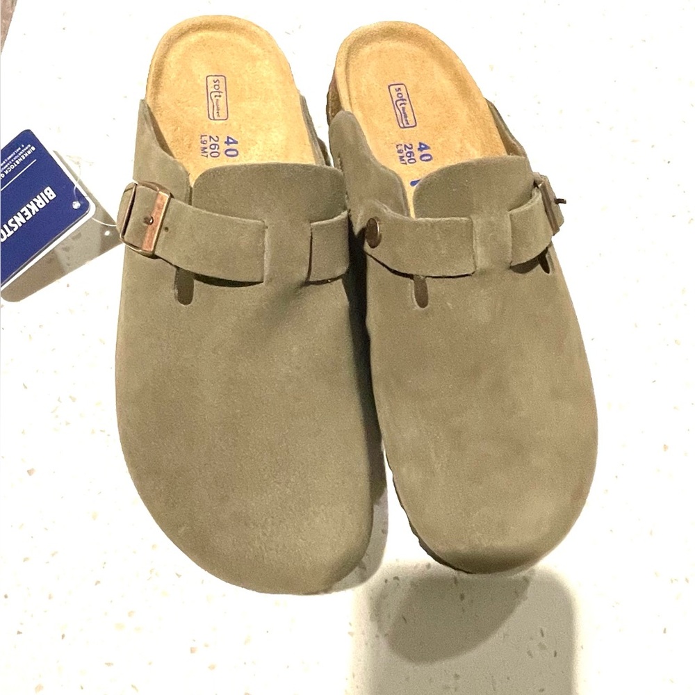 BIRKENSTOCK BOSTON TAUPE CLOG 
BRAND NEW NEVER WORN Size 40